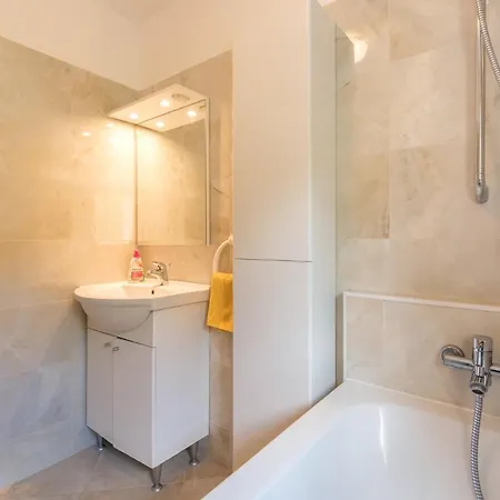 5592b Apartment Dramalj