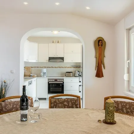 5592b Apartment