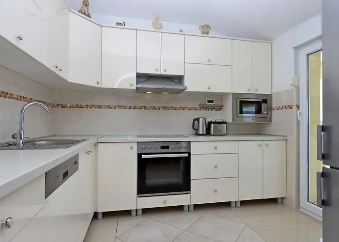 5592b Apartment Dramalj